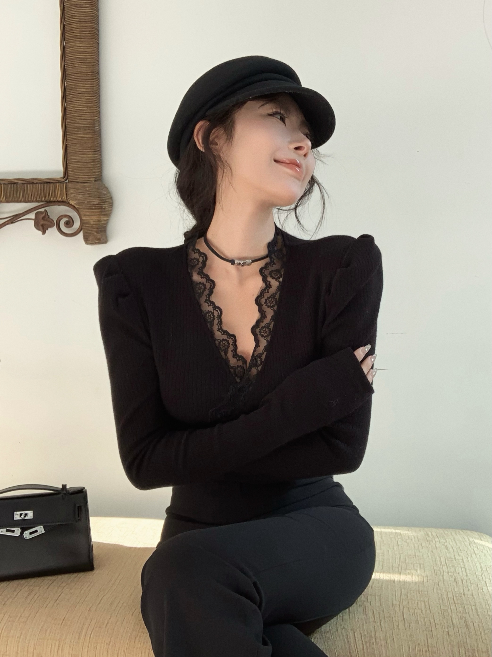 Real shot of temperament base layer slim fit lace splicing design v-neck knitted sweater