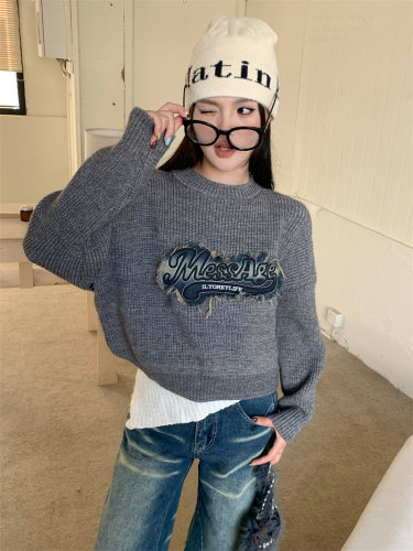 Real shot of autumn and winter American retro loose short knitted sweater