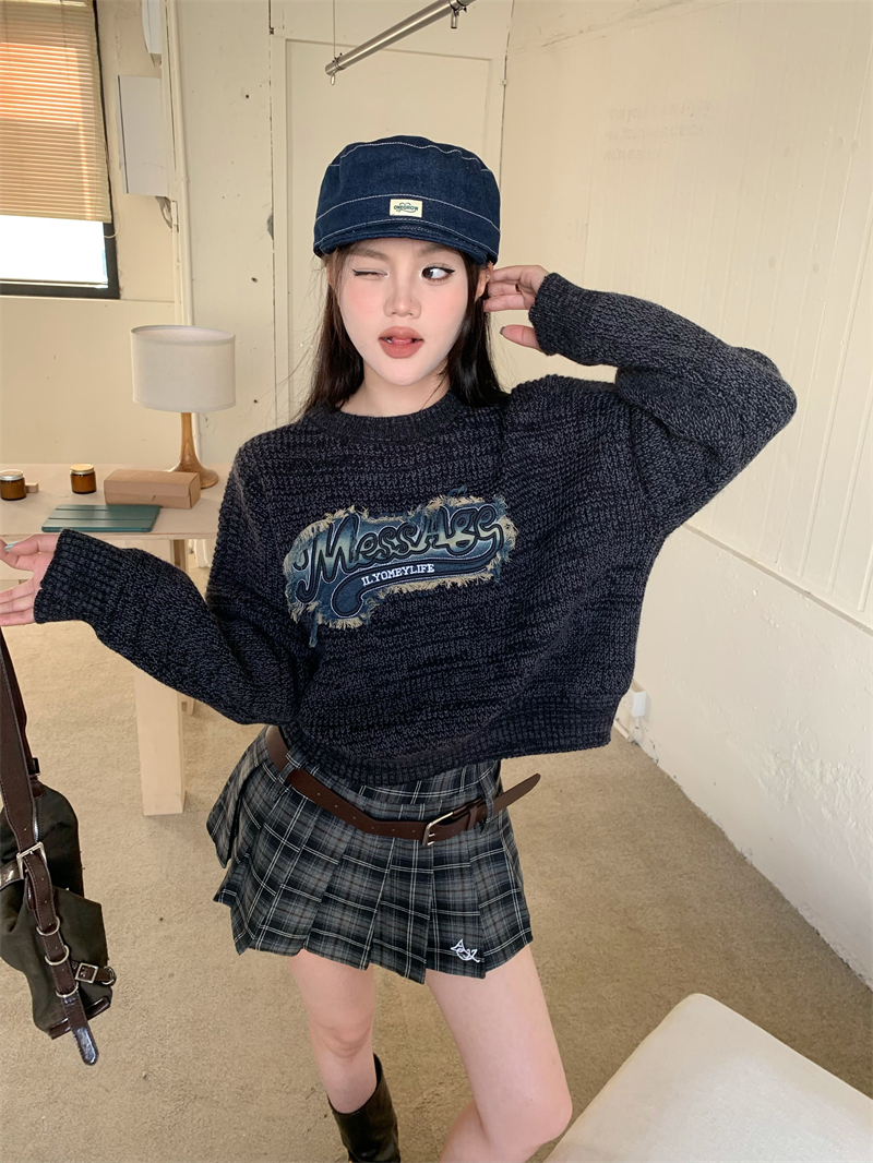 Real shot of autumn and winter American retro loose short knitted sweater