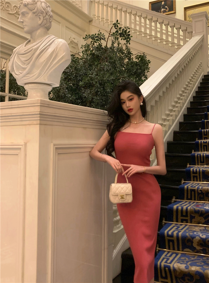 Real shot of retro Hong Kong style one-shoulder slim strap sexy tight hip-hugging long skirt dress