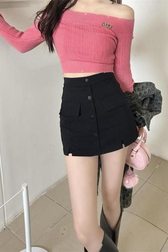 Actual shot of autumn and winter black button-down design hip-covering shorts, elastic pants and skirt, high-waisted A-line, slimming and hair-free