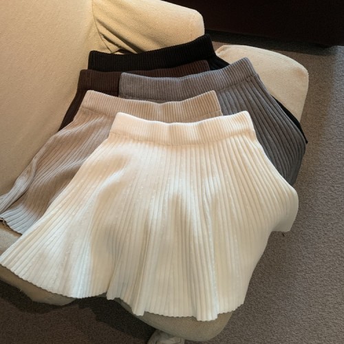 Real shot of autumn and winter retro knitted skirt