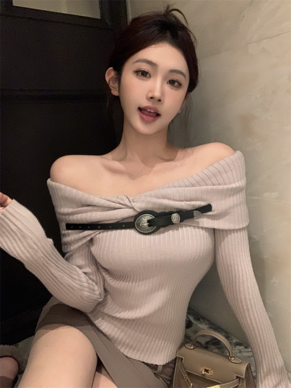 Real shot of American retro one-shoulder long-sleeved sweater sweater for women new hot girl top