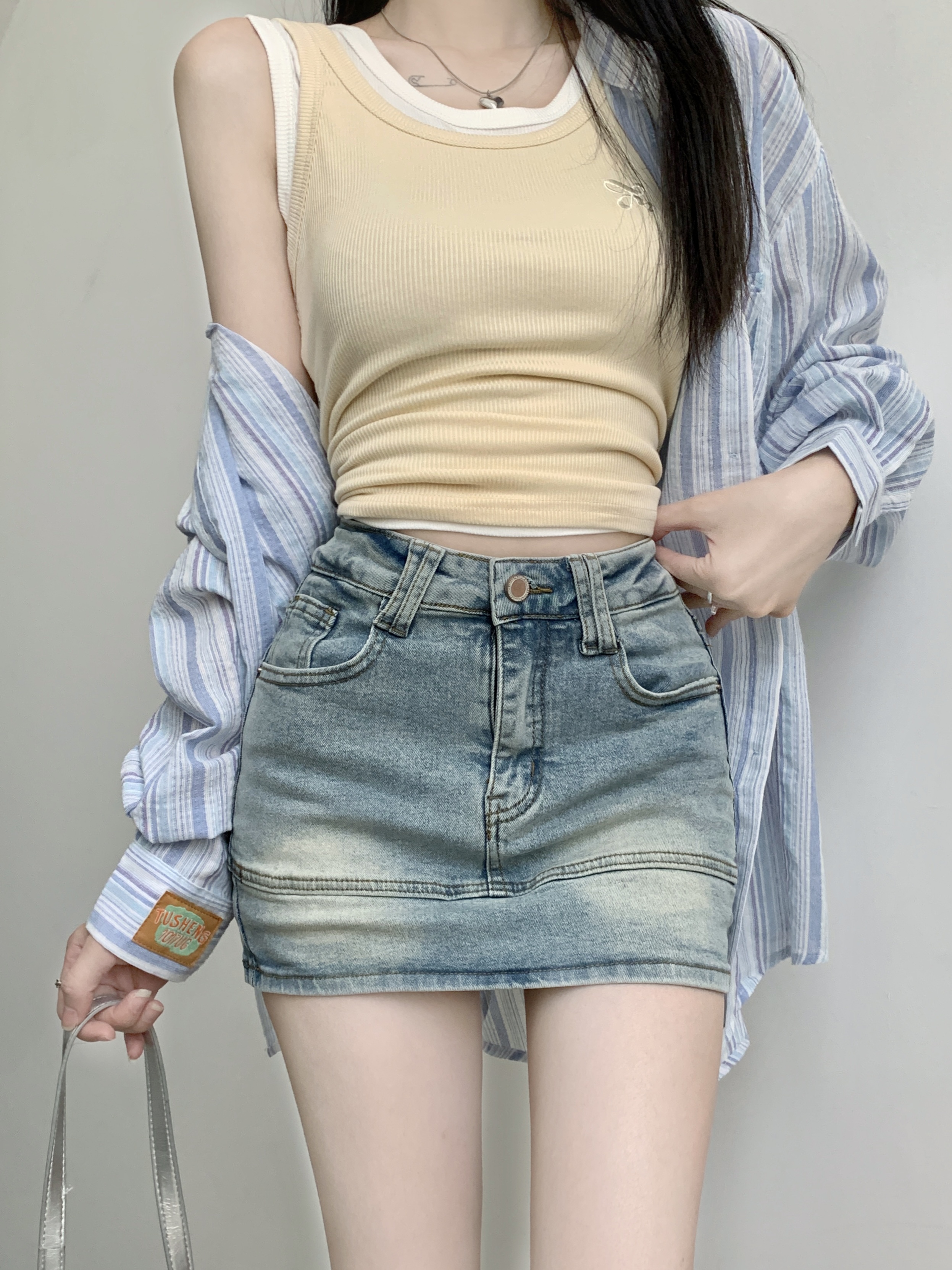 Actual shot of the new hip-covering elastic splicing jeans skirt to prevent exposure