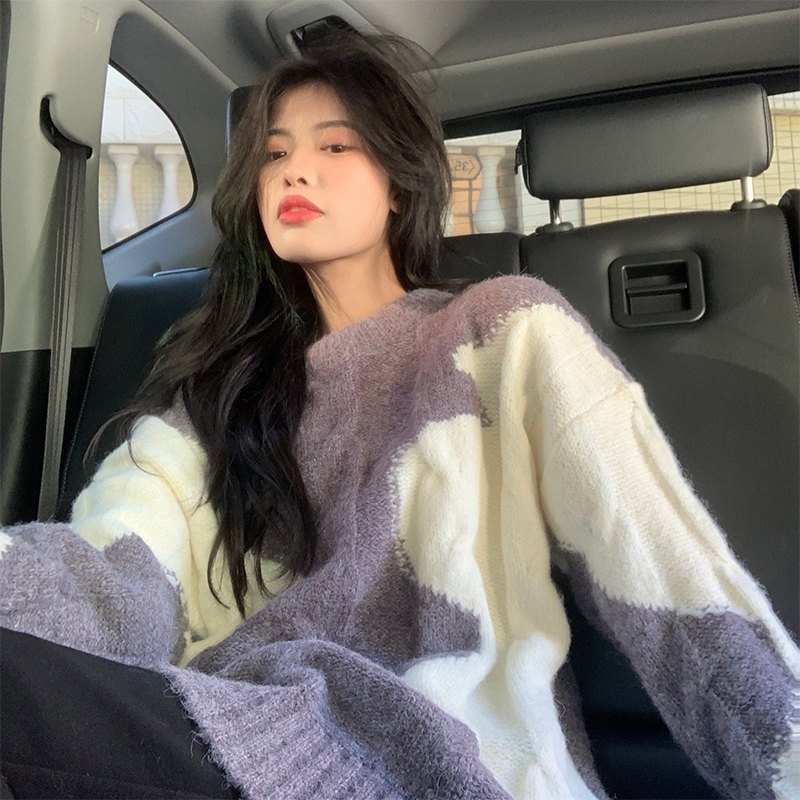 2024 Early Spring Korean Contrast Color Sweater Women's New Lazy Style Thickened Niche Twist Mid-Length Knitted Top
