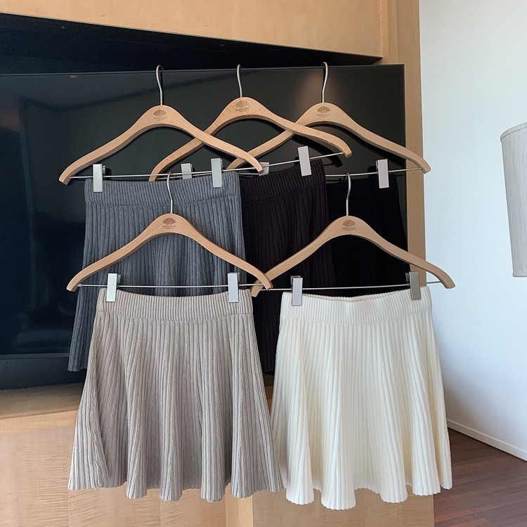 Real shot of autumn and winter retro knitted skirt