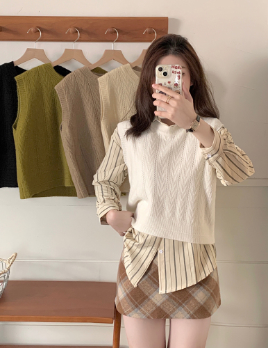 Actual shot of retro textured knitted sweater top for women, simple and versatile, loose, soft and waxy casual sweater vest