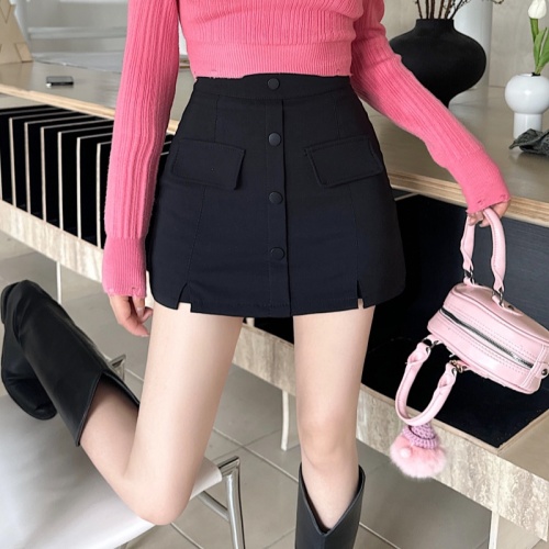 Actual shot of autumn and winter black button-down design hip-covering shorts, elastic pants and skirt, high-waisted A-line, slimming and hair-free