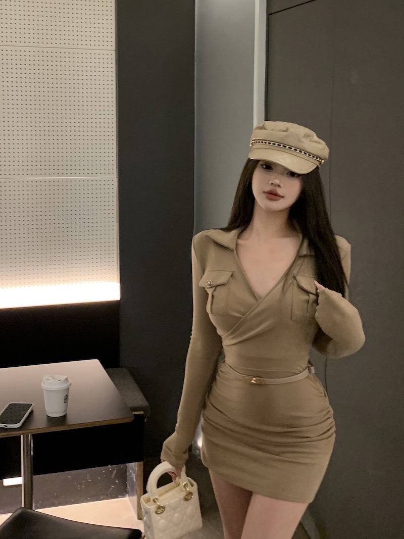 Actual shot of Korean style slimming mid-length design V-neck long-sleeved waist-cinching bottoming dress