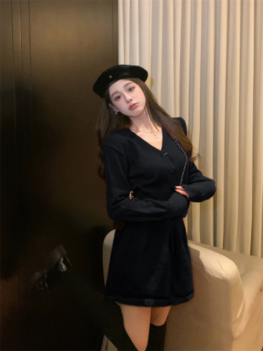 Real shot of black and red small fragrant style knitted two-piece set with bow sweater, A-line skirt, age-reducing suit skirt for women