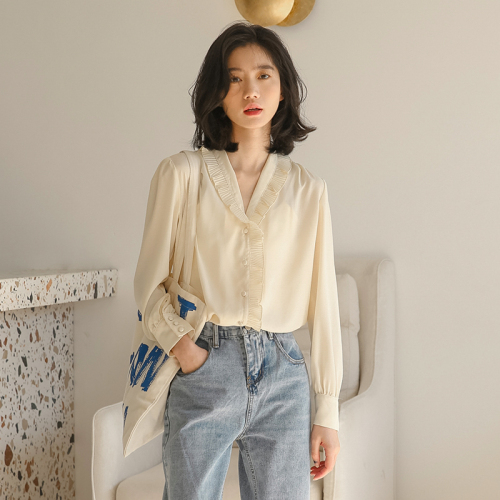 Actual shot of 2024 spring chiffon shirt for women with niche design long-sleeved retro French v-neck top candy-colored shirt