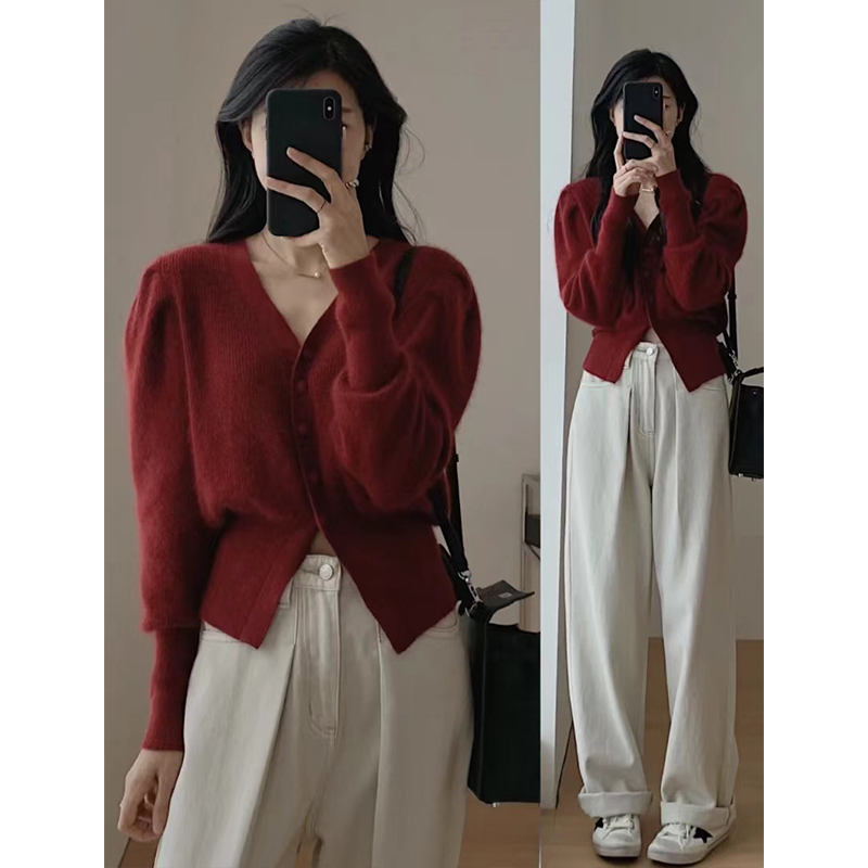 Red v-neck puff-sleeved knitted cardigan for autumn and winter, with milky raccoon velvet sweater and jeans suit.