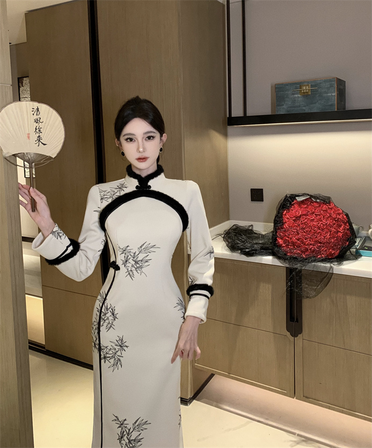 Actual shot of Chinese-style improved stand-collar bamboo leaf print long-sleeved cheongsam dress mid-length