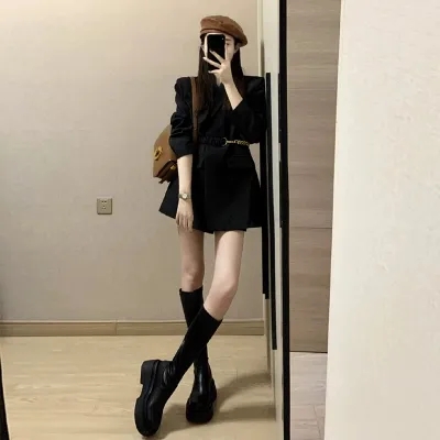 Powerful women's Hepburn little black dress for early spring wear, high-end waist-cinching French suit dress