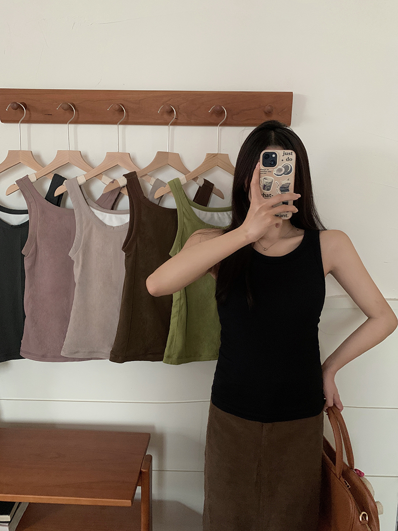 Actual shot of new winter velvet and thickened camisole for women, autumn slim sleeveless warm top