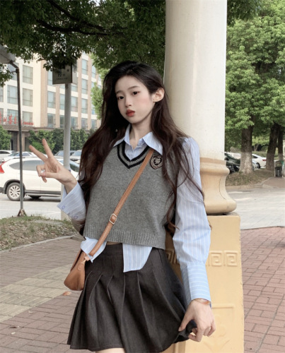 Real shot of college style skirt suit for petite girl, pleated skirt, hot girl's slimming three-piece trendy suit