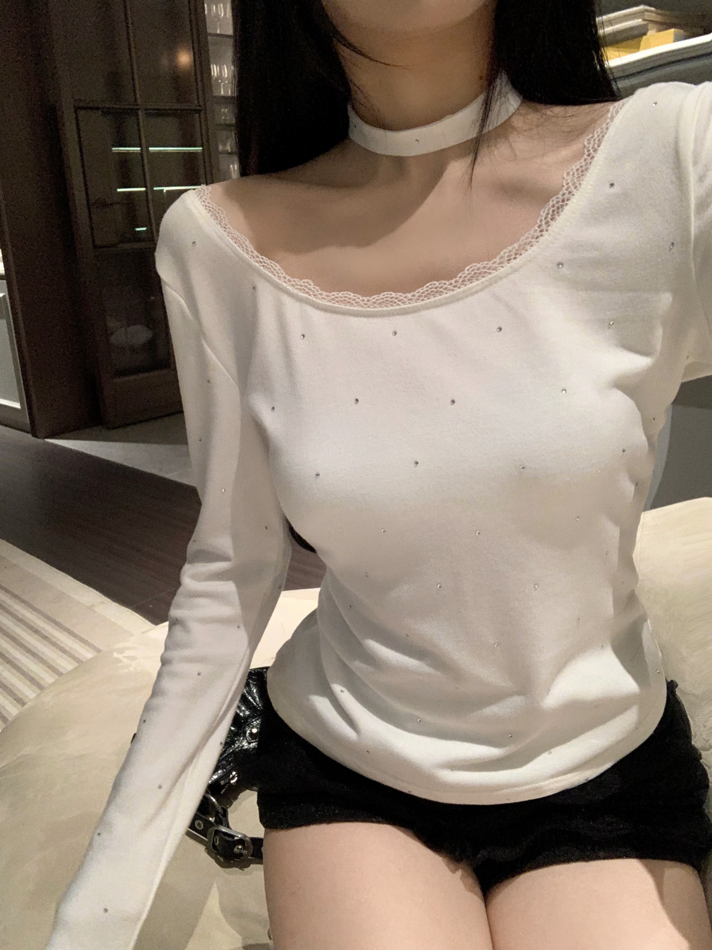 Actual shot~Pure hot girl style lace and diamond long-sleeved T-shirt feminine backless slim bottoming top