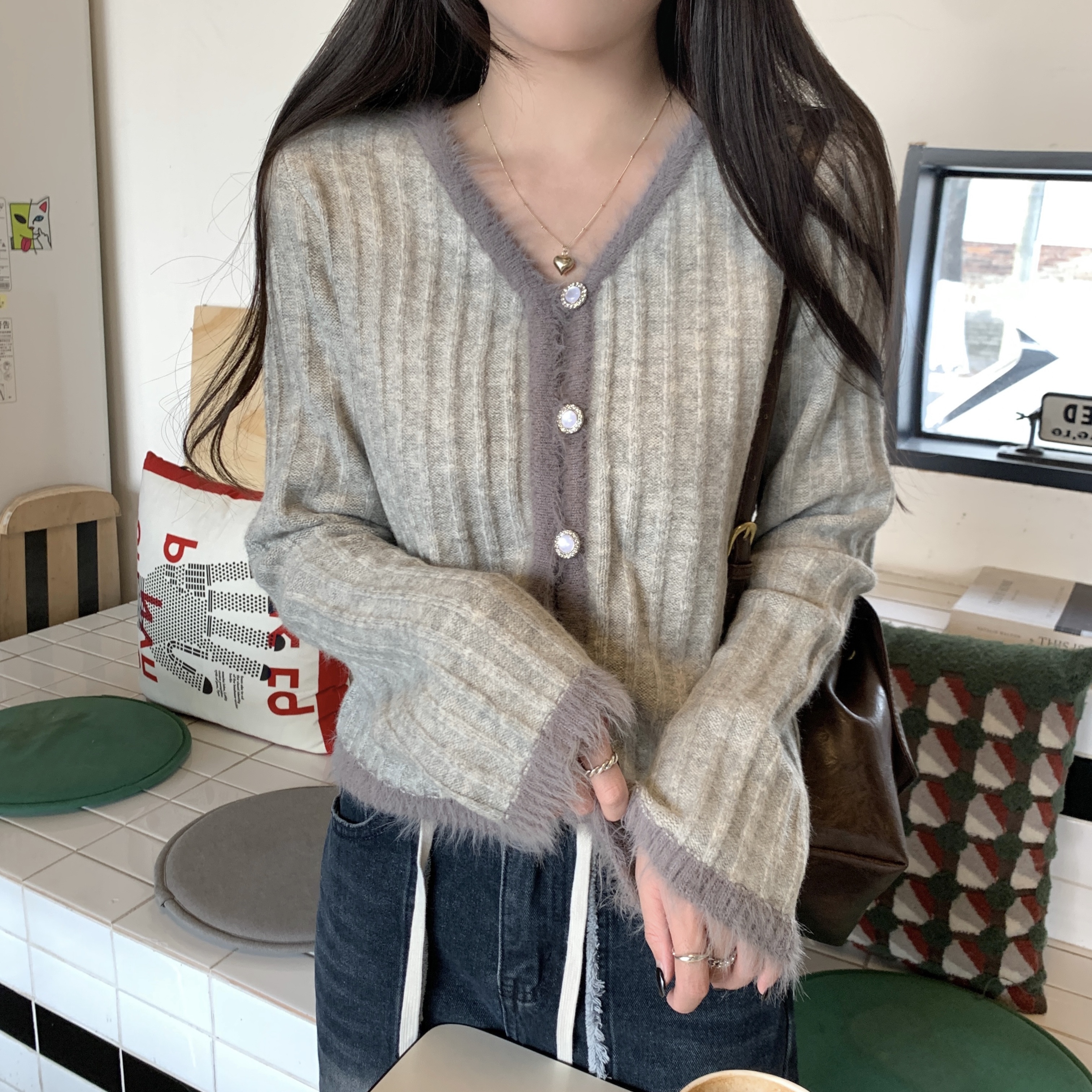 Actual shot of Lazy Souffle Gray V-neck Sweater Cardigan Women's Top