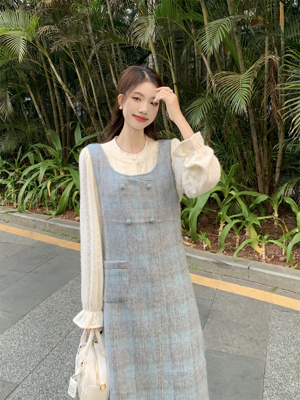Actual shot ~ French lace round neck long-sleeved shirt + loose and slim woolen plaid suspender skirt