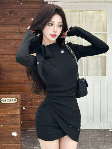 Bow hollow long-sleeved knitted dress for women in autumn and winter waist tight skirt red hot girl hip-covering short skirt