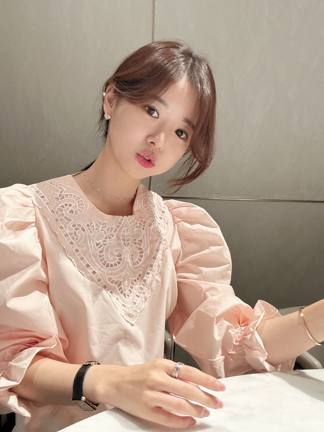 !  Korean ins French retro lace stitching puff sleeve long sleeve autumn shirt for women