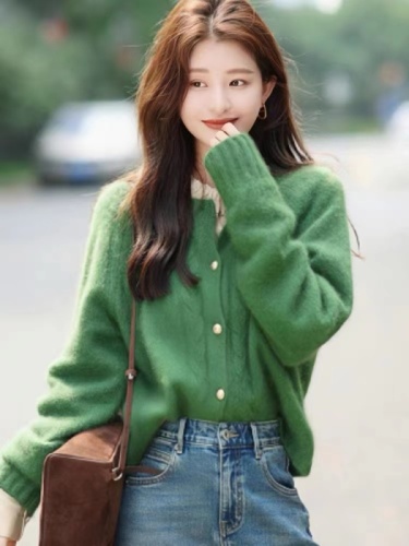 Green sweater cardigan jacket for women 2024 early spring fashionable foreign style loose lazy style knitted top