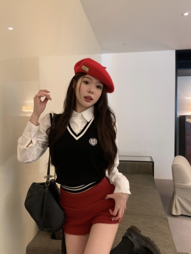 Actual shot of early spring new design niche college style polo collar fake two-piece shirt vest sweater for women