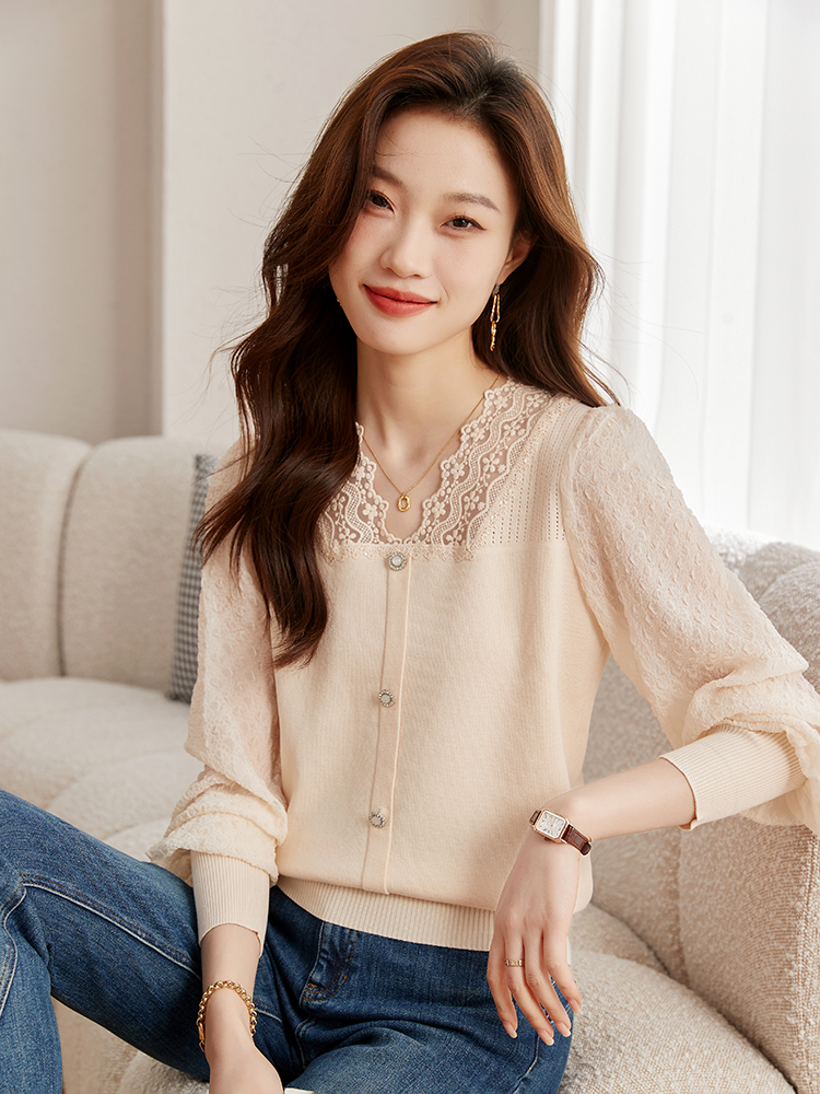 Elegant and sweet knitwear 2024 spring new women's lace stitching long-sleeved slim fit and versatile top
