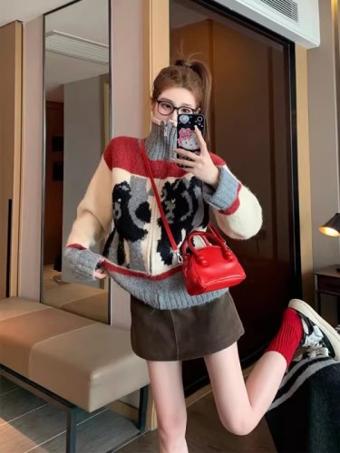 Contrast color stand-up collar sweater jacket for women in autumn and winter, thickened, western style, age-reducing, soft and waxy, lazy style, outer wear knitted cardigan top