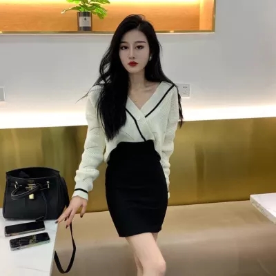 Korean style chic2024 spring new style girly style age-reducing knitted cardigan loose V-neck short versatile top