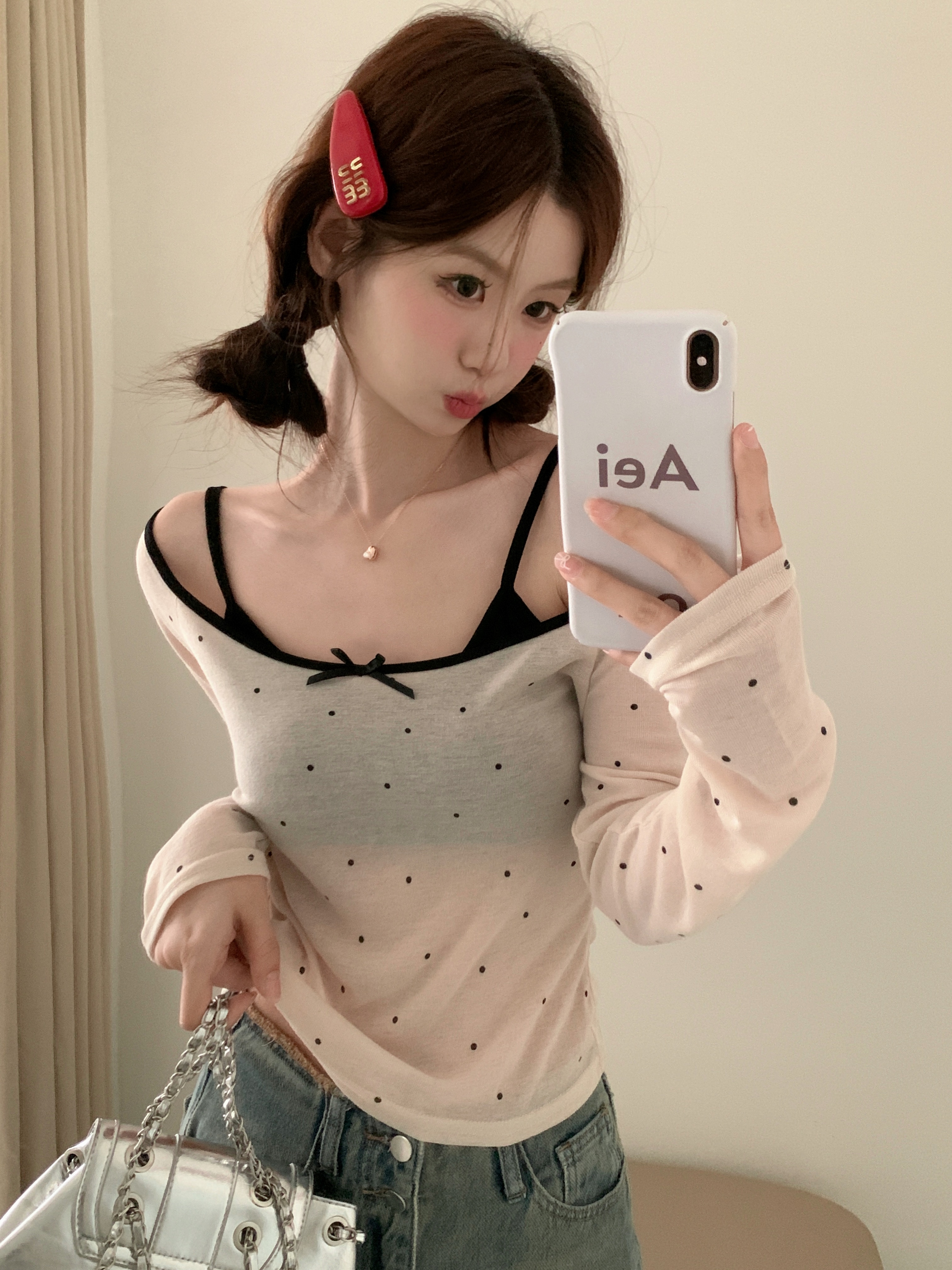 Actual shot of Pure Desire Slim-fitting one-line neckline and micro-permeable wavy dot bottoming shirt, discreet and sexy inner wear