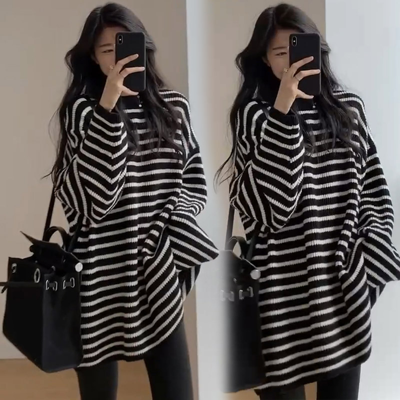 2024 new Korean Dongdaemun round neck large plate lazy style black and white striped sweater outer knitted top
