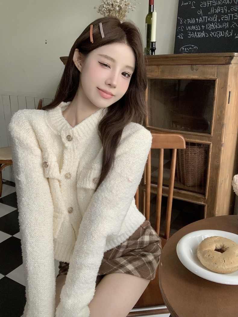Xiaoxiangfeng soft and waxy thickened short round neck sweater cardigan coat for women autumn and winter 2024 new versatile knitted top
