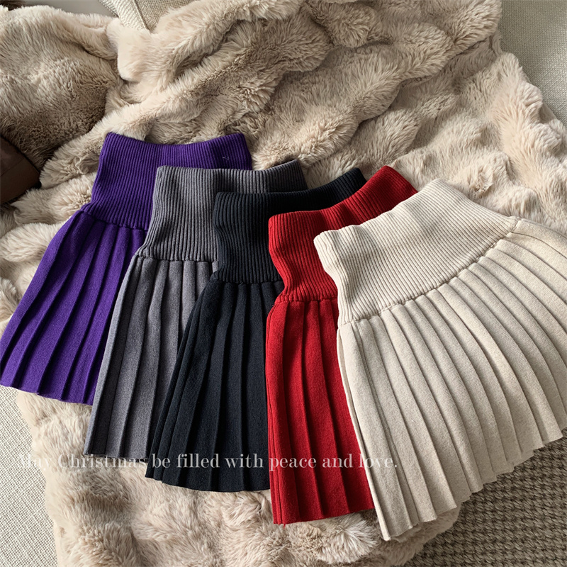Real shot of high-waisted pleated skirt for hot girls to look slim and small, versatile solid color A-line skirt for women