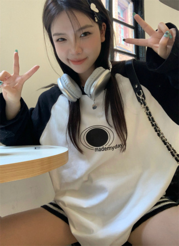 Actual shot of Korean style loose raglan sleeves with contrasting letter print long-sleeved T-shirt