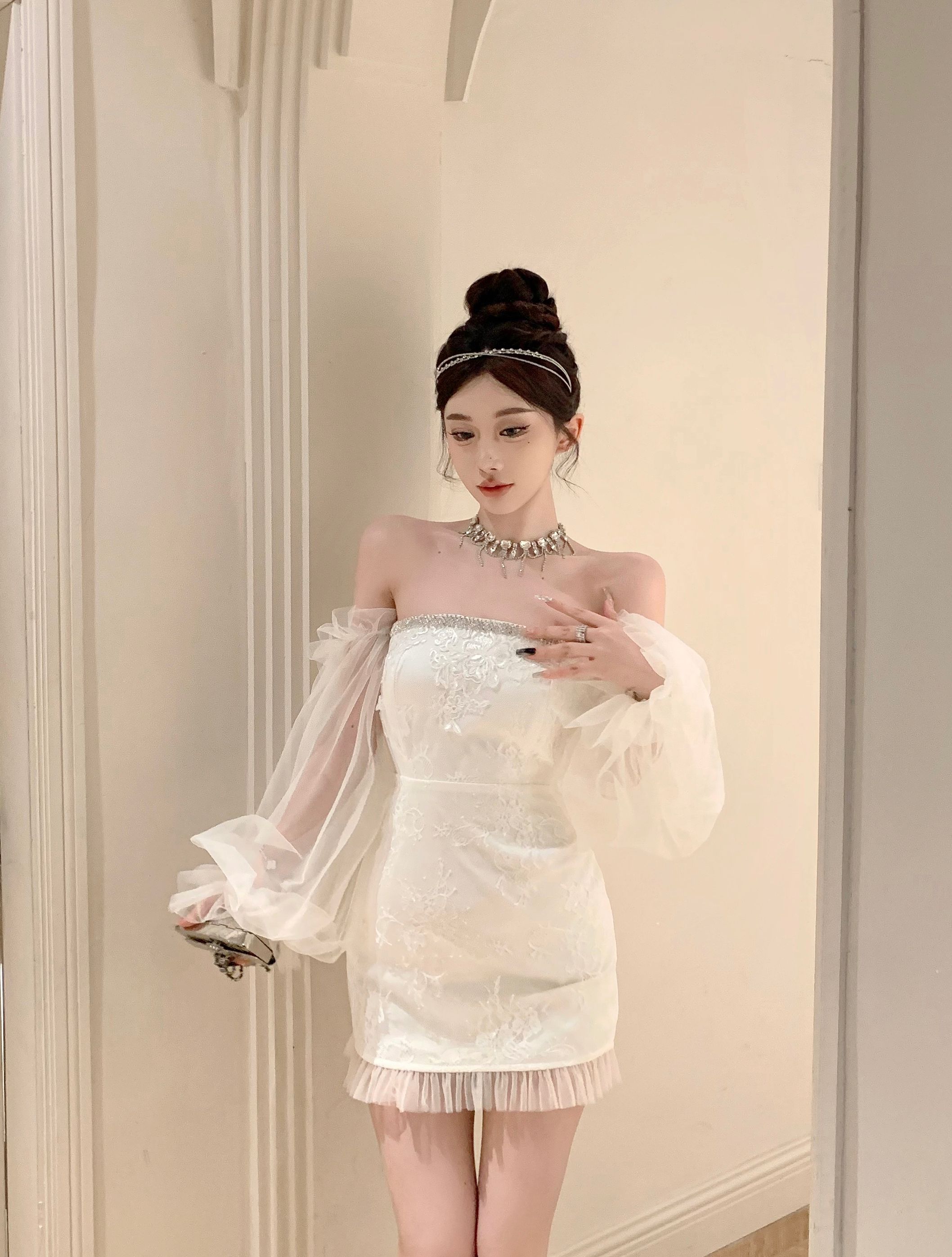 Actual shot of the new one-shoulder yarn splicing heavy industry chain dress