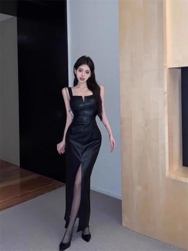 ！pu皮裙吊带气质黑色裙子修身显瘦开叉包臀长裙