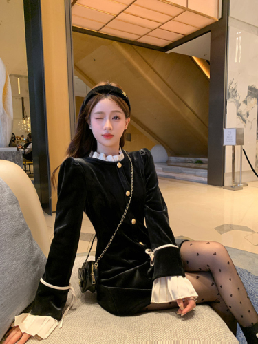 Velvet and thickened ear-hemmed long-sleeved velvet dress for women in autumn and winter, French style high-end waist-cinching A-line skirt