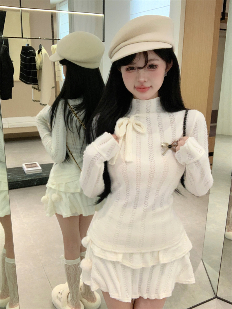 Real shot of off-white half turtleneck bottoming shirt for women winter cake ruffle skirt suit