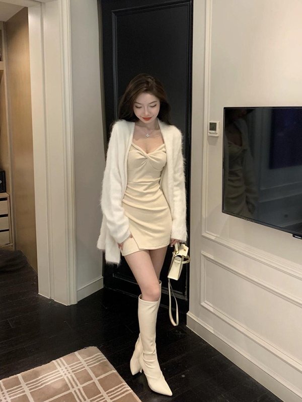 Autumn new hot girl long-sleeved square-neck inner dress women's waist-cinching temperament niche design hip-hugging short skirt