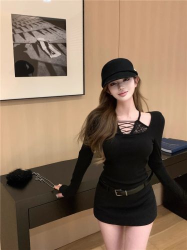 Fake two-piece spliced ​​lace halterneck long-sleeved T-shirt for women in autumn and winter tight-fitting short inner top base