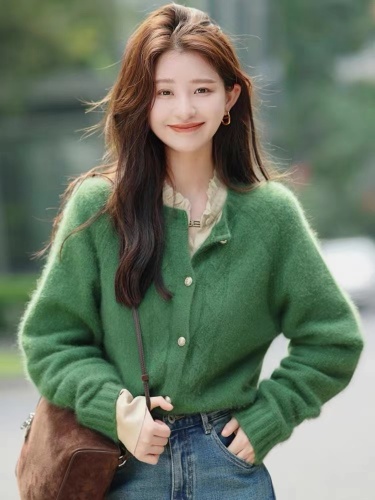 Green sweater cardigan jacket for women 2024 early spring fashionable foreign style loose lazy style knitted top