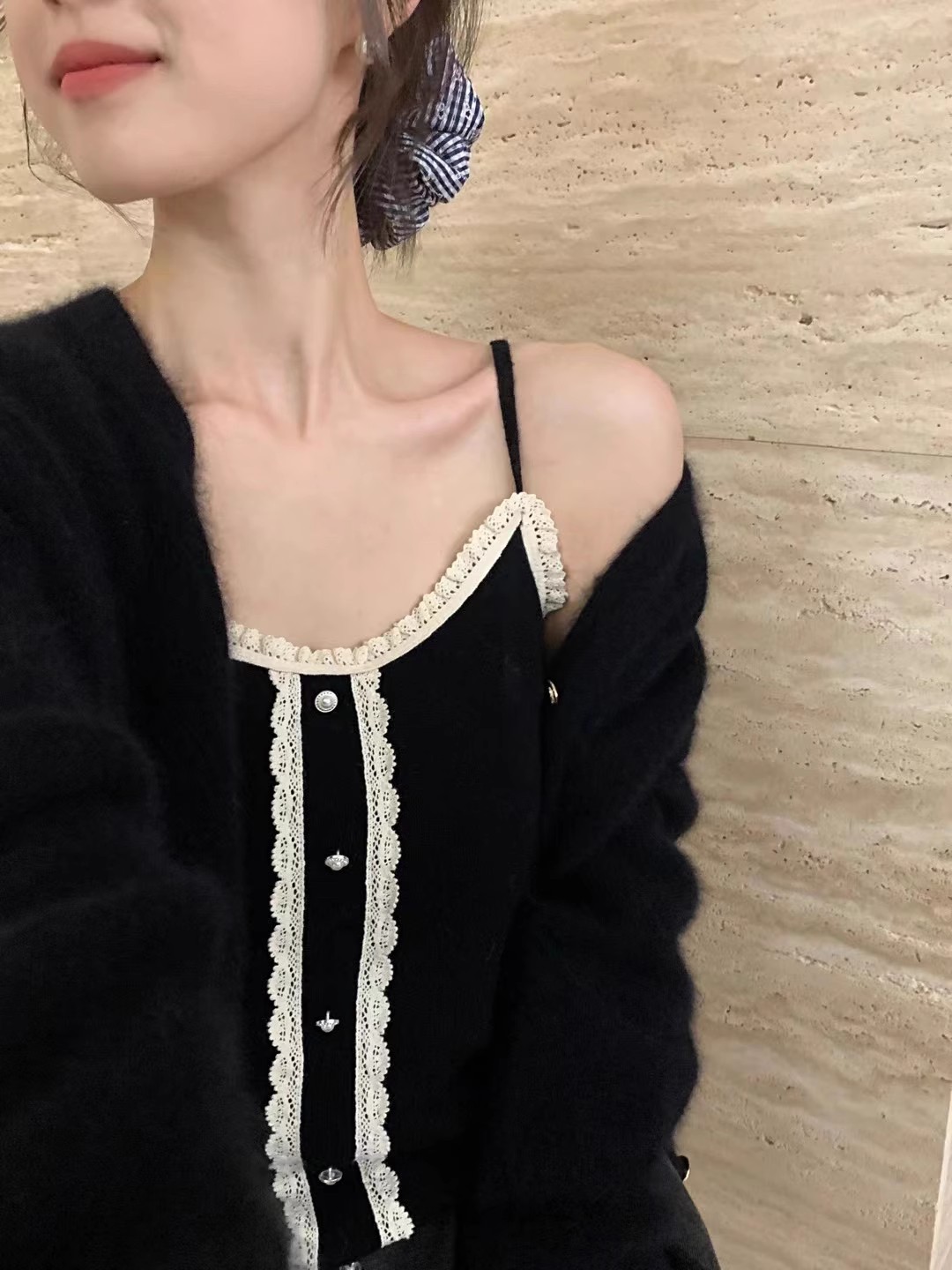 South Korea's Dongdaemun wool camisole with lace splicing single-breasted slim inner top new autumn and winter