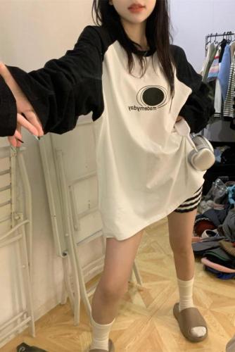 Actual shot of Korean style loose raglan sleeves with contrasting letter print long-sleeved T-shirt