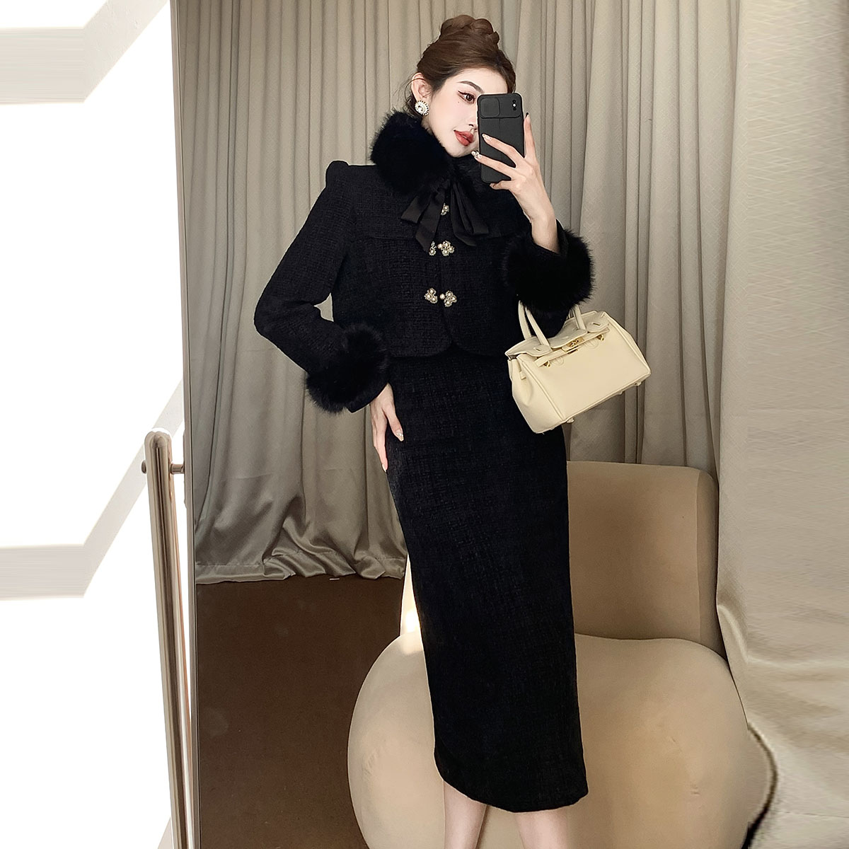 Actual shot of Qianjin Xiaoxiangfeng suit quilted winter new style detachable fur collar top + long skirt suit