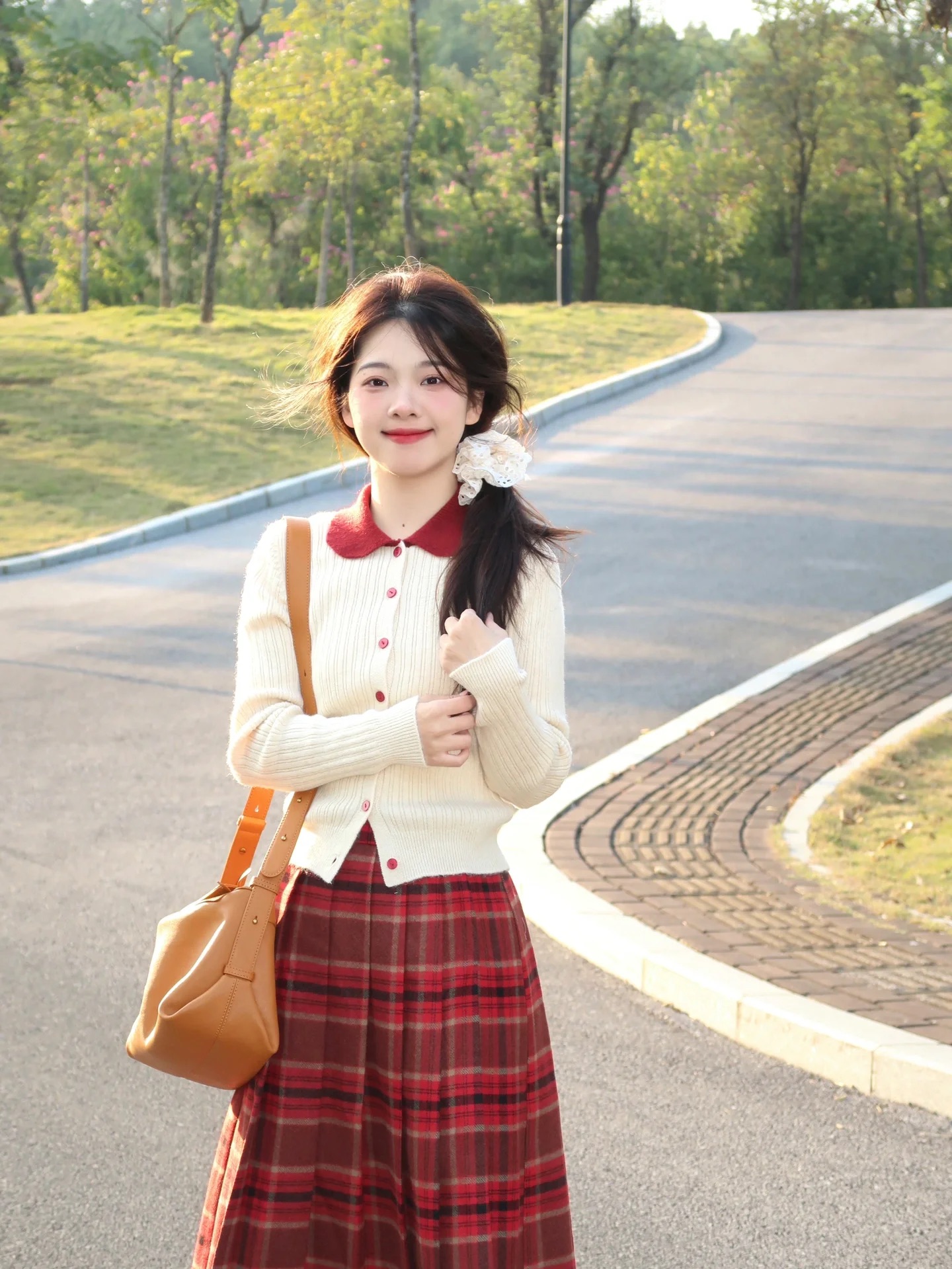 This year's popular beautiful suit skirt for women in spring and autumn, high-end, small fragrance, salt style, light and mature two-piece set, lively and age-reducing