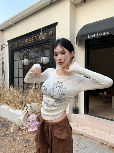 Real shot ~ American retro cartoon printed long-sleeved T-shirt for women, new autumn round neck slimming bottoming top