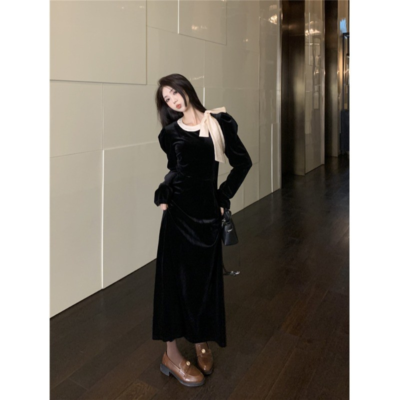 法式赫本風蝴蝶結圓領長袖絲絨連衣裙女修身氣質開叉黑色打底長裙