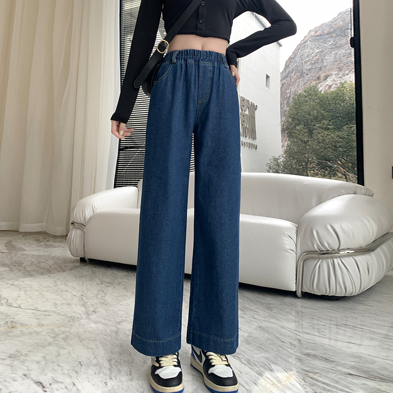 Real shot of high-waisted dark jeans for women, slim straight cigarette pants for autumn, new style for small men, college style pants