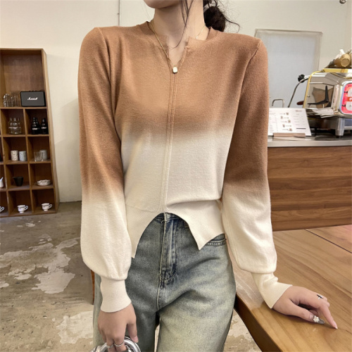 Real shot of autumn and winter color-blocked gradient V-neck sweater for women's age-reducing loose short knitted sweater top ins